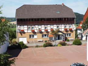 Отель Hotel garni Zum Reinhardswald  Gewissenruh